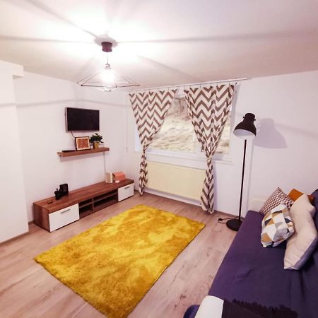 105500 Apartment Буштені Екстер'єр фото